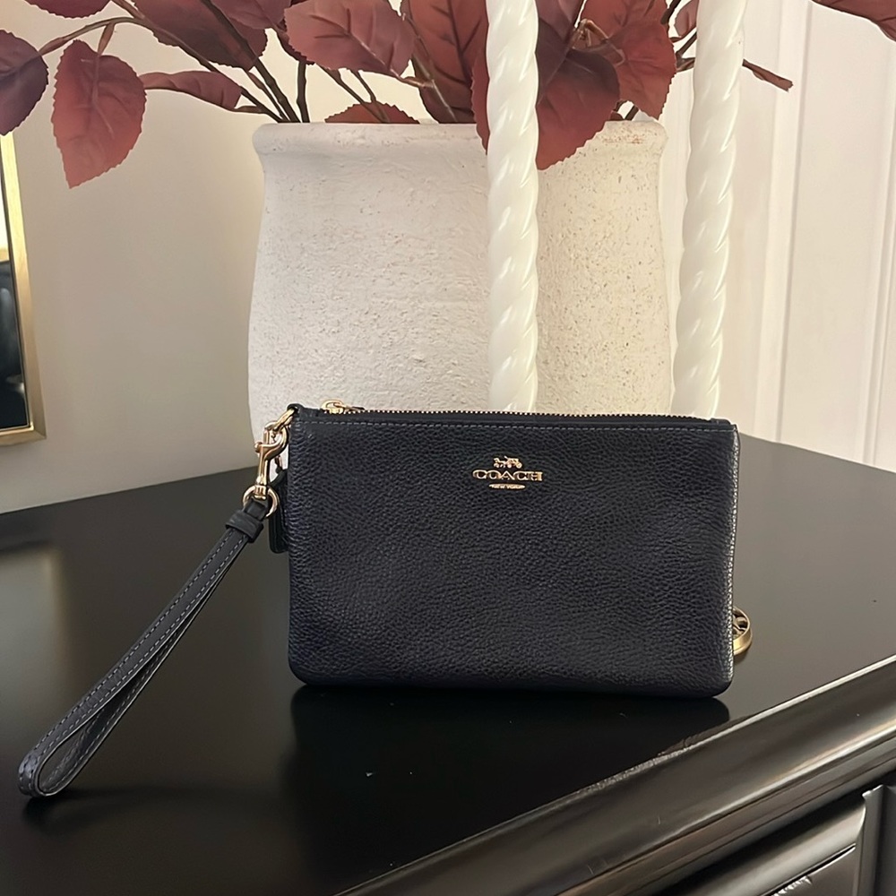Coach Zippered bag in midnight color
